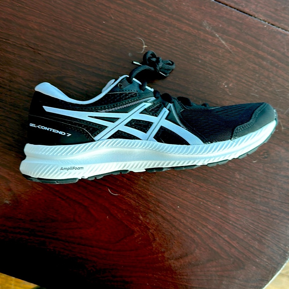 ASICS gel contend size 7 1/2 black/lilac opal